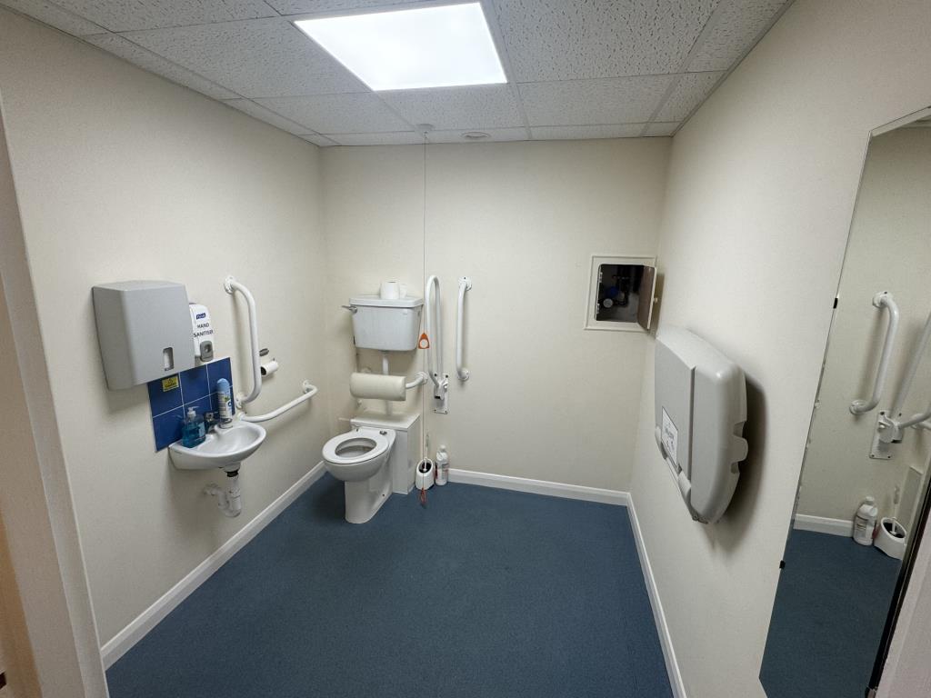 Lot: 70 - 6,500 SQ.FT TWO STOREY FREEHOLD TOWN CENTRE BUILDING ARRANGED AS OFFICES WITH SCOPE FOR CONVERSION - Disabled Toilet